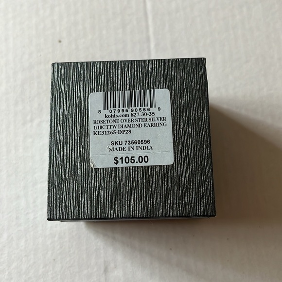 NIB 1/10 Carat T.W Diamond Fashion Post Earrings - Picture 6 of 6